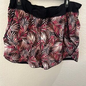Lands' End Multicolor Leaf Pattern‎ Shorts
